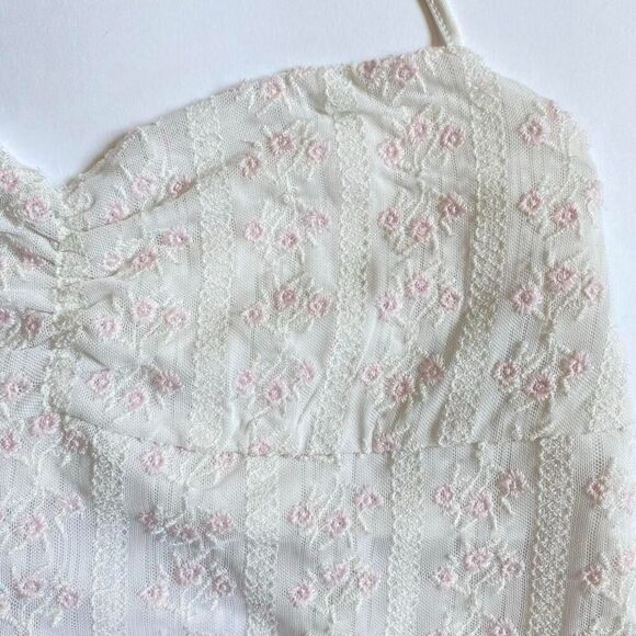 White floral halter crop top - Picture 5 of 8